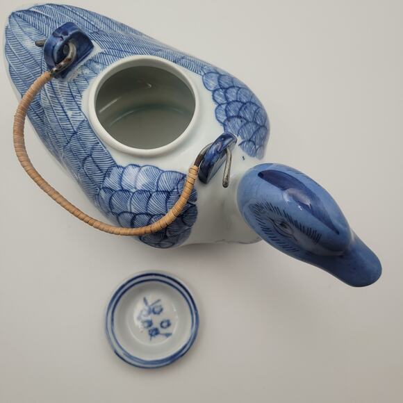 Vintage Blue & White Duck Teapot Hand Painted Wrapped in Wood Metal Handle - Picture 6 of 10